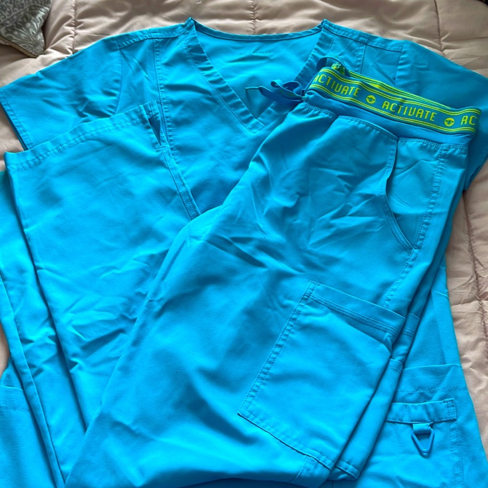 Activate by Med Couture scrub set - Medium